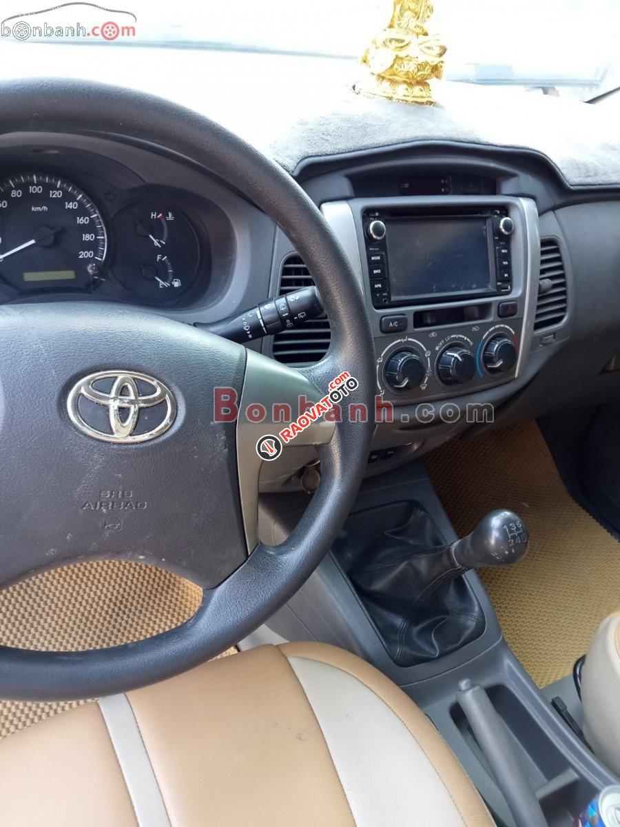 Xe Toyota Innova E năm 2013, màu bạc xe gia đình-1