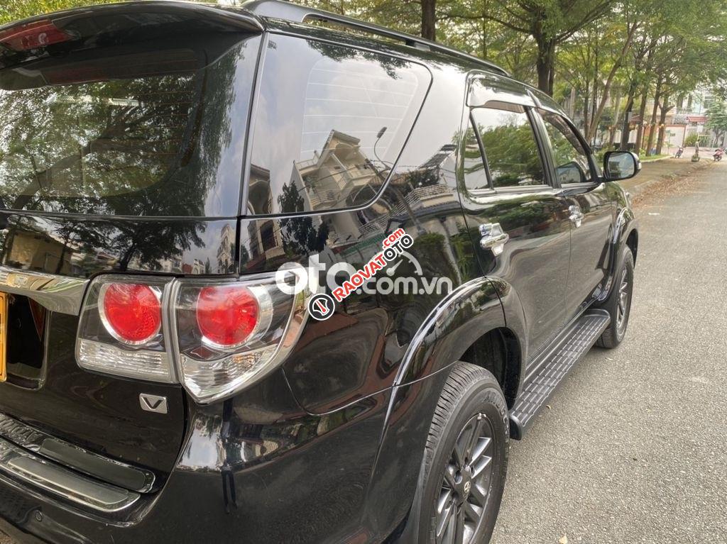 Bán ô tô Toyota Fortuner 2.7V 2015, màu đen như mới-4
