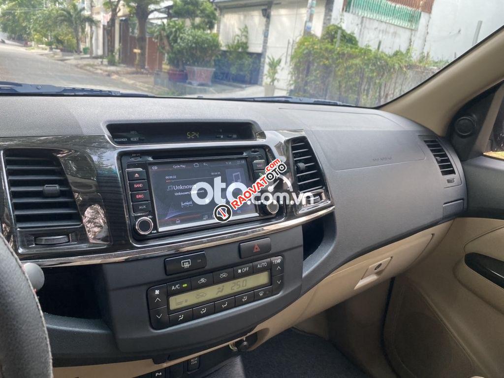Bán ô tô Toyota Fortuner 2.7V 2015, màu đen như mới-8
