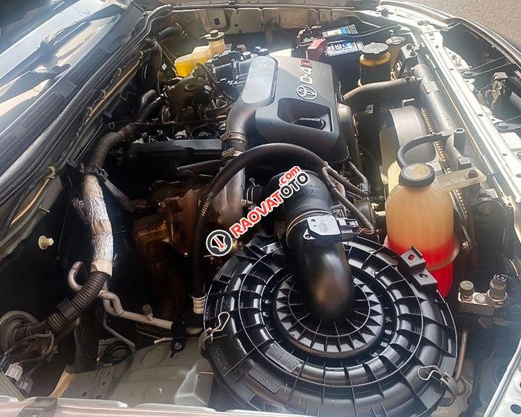 Cần bán gấp Toyota Fortuner 2.5 G đời 2012, màu bạc xe gia đình, giá 495tr-1