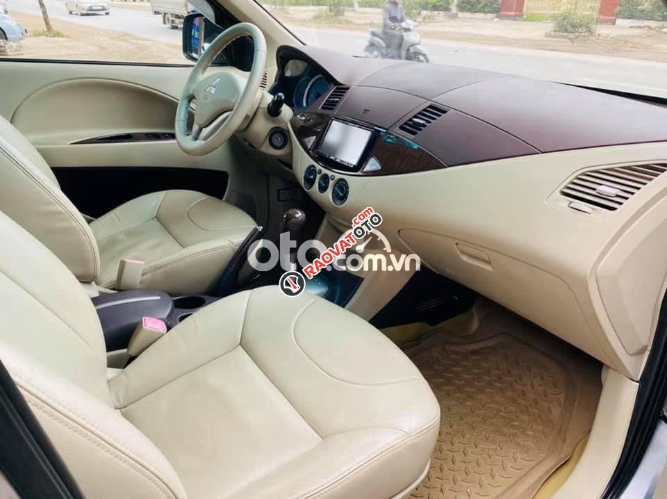 Bán Mitsubishi Zinger GLS năm sản xuất 2010, màu bạc, nhập khẩu nguyên chiếc số tự động-3