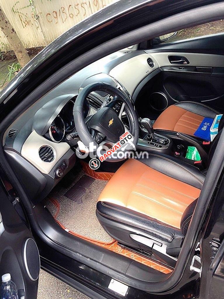 Cần bán Chevrolet Cruze 1.8AT 2016, màu đen xe gia đình-3