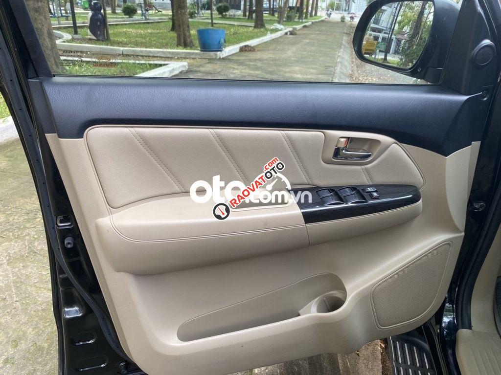 Bán ô tô Toyota Fortuner 2.7V 2015, màu đen như mới-4