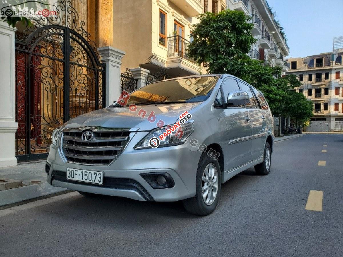 Bán Toyota Innova 2.0G năm sản xuất 2014, màu bạc giá cạnh tranh-0