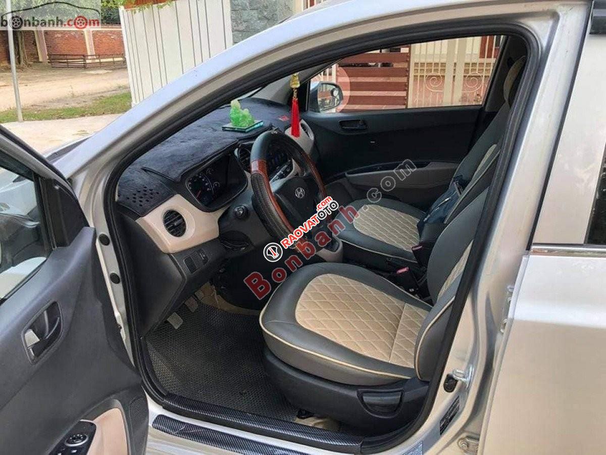 Bán Hyundai Grand i10 1.0 MT sản xuất năm 2017, màu bạc xe gia đình giá cạnh tranh-0