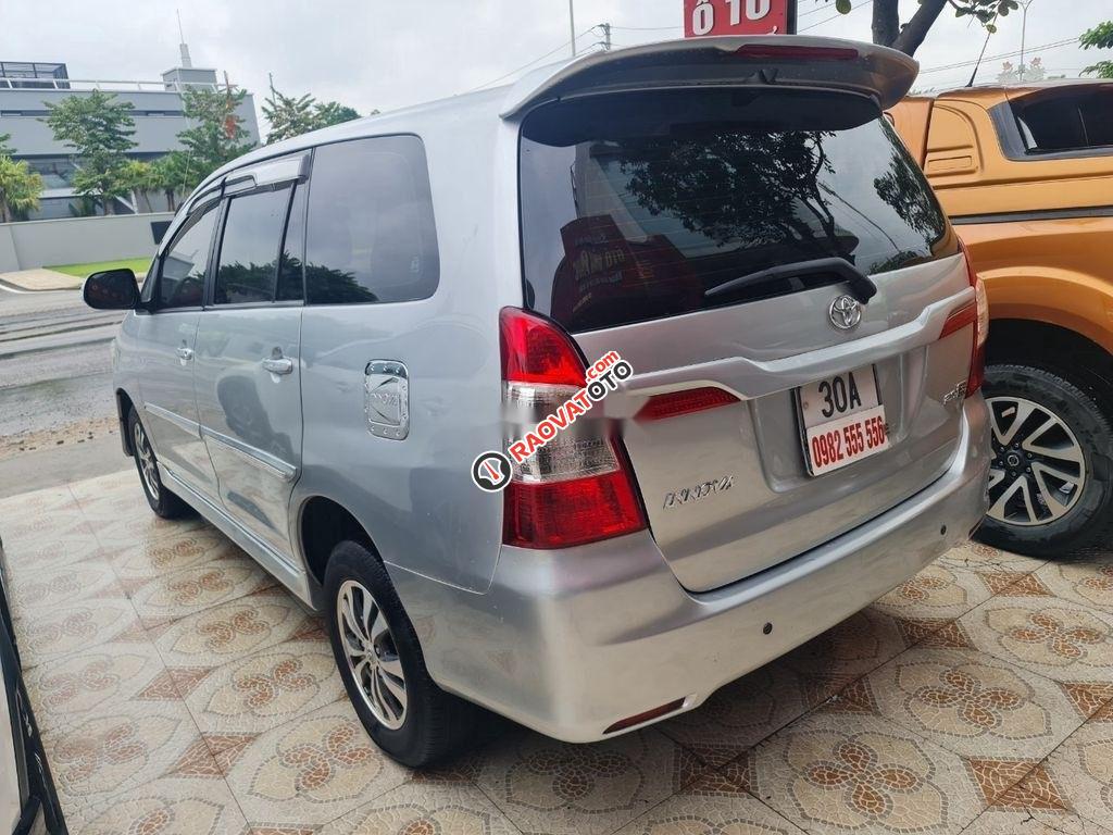 Bán Toyota Innova G 2016, màu bạc số sàn-0