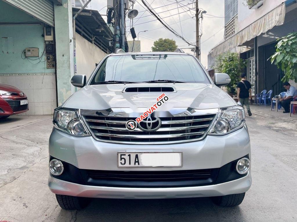 Bán Toyota Fortuner 2.5 G đời 2014, màu bạc xe gia đình, 600tr-11