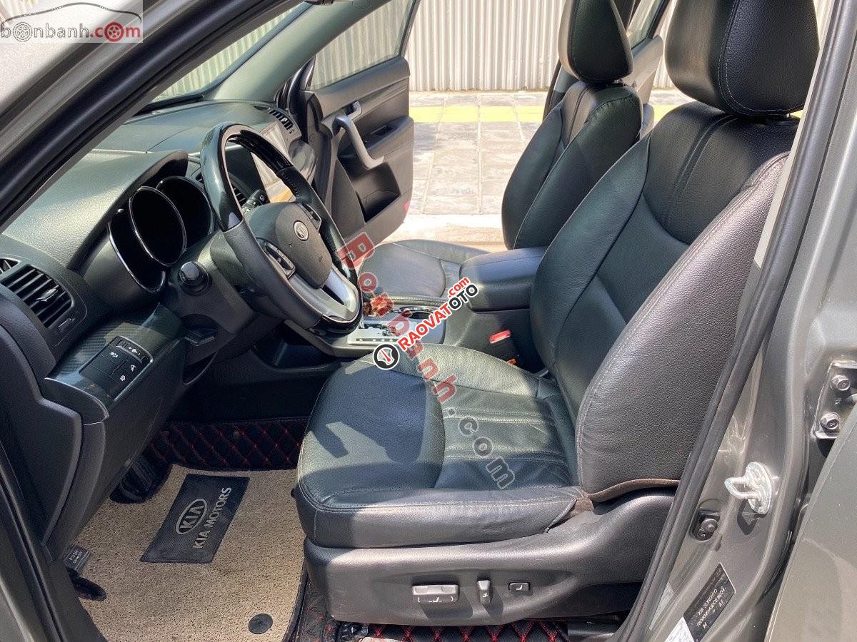 Cần bán gấp Kia Sorento 2.4 AT sản xuất năm 2013, màu xám-2