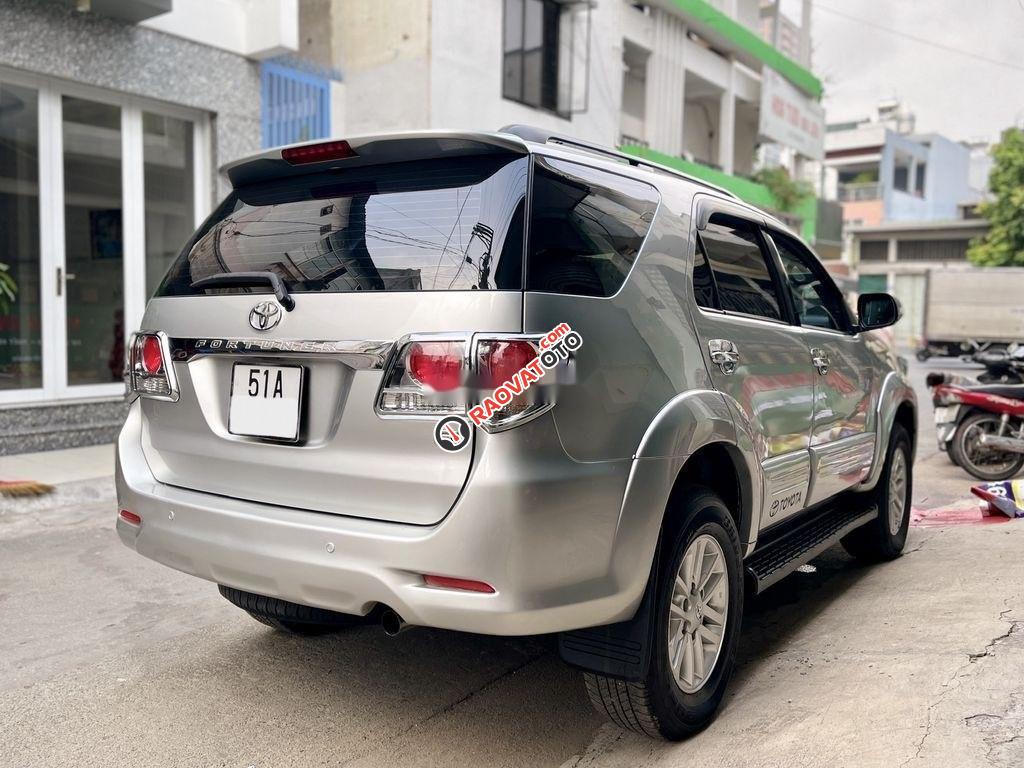 Bán Toyota Fortuner 2.5 G đời 2014, màu bạc xe gia đình, 600tr-1