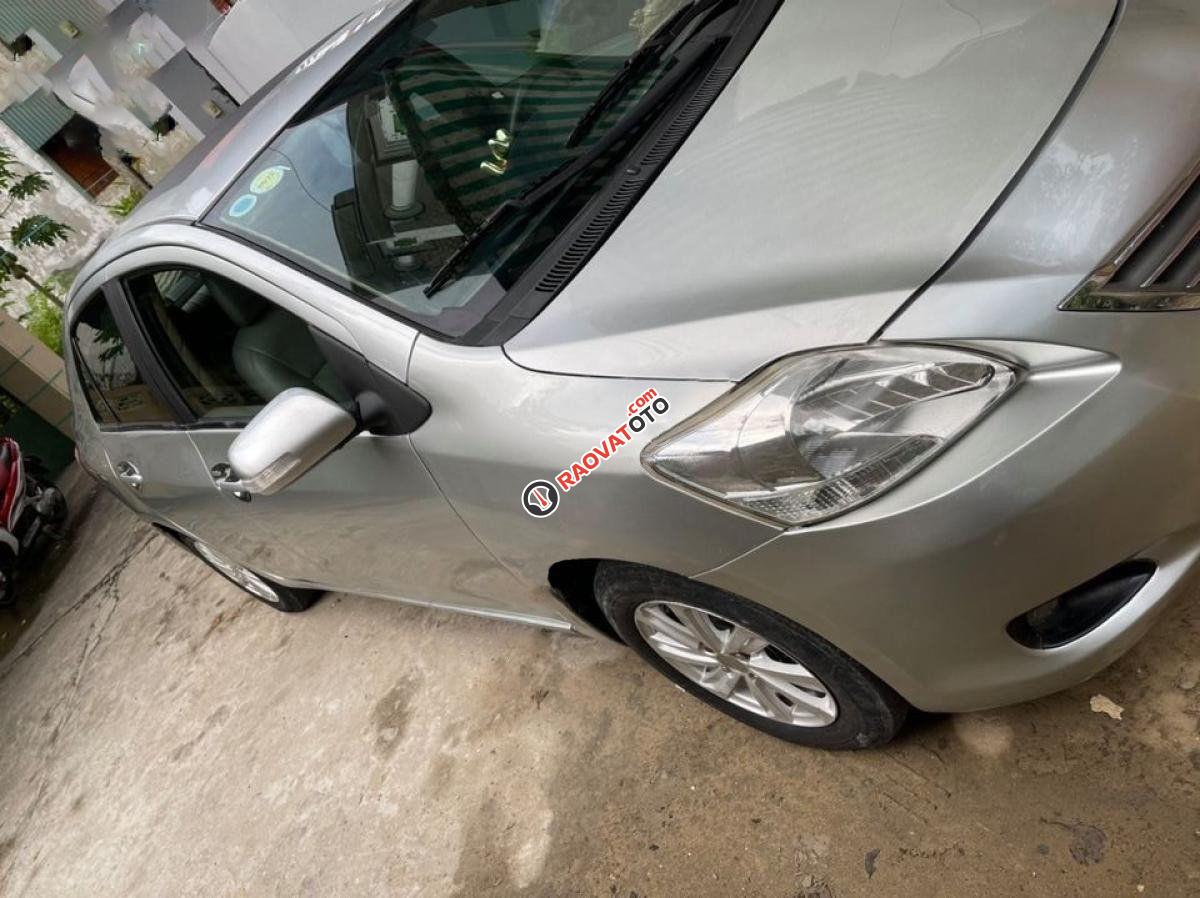 Bán xe Toyota Vios MT năm 2011, màu bạc còn mới-0