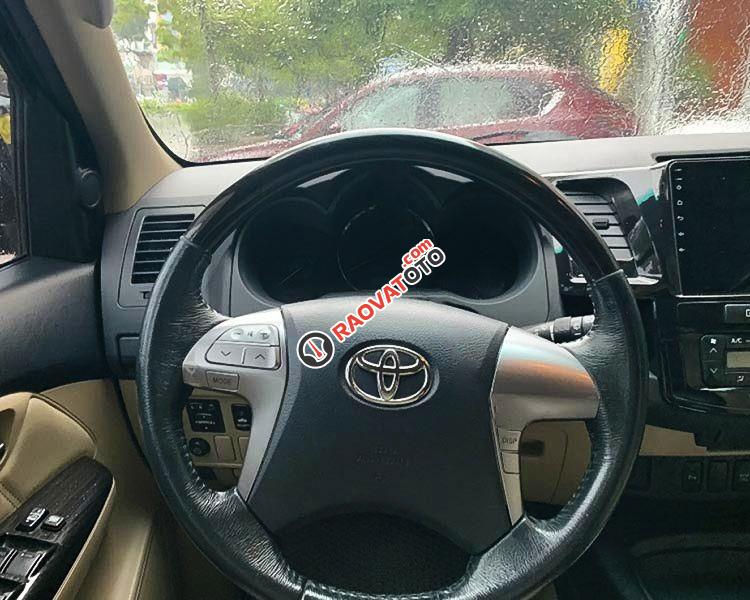 Bán Toyota Fortuner 2.7V 4x2 AT sản xuất 2014, màu đen -0