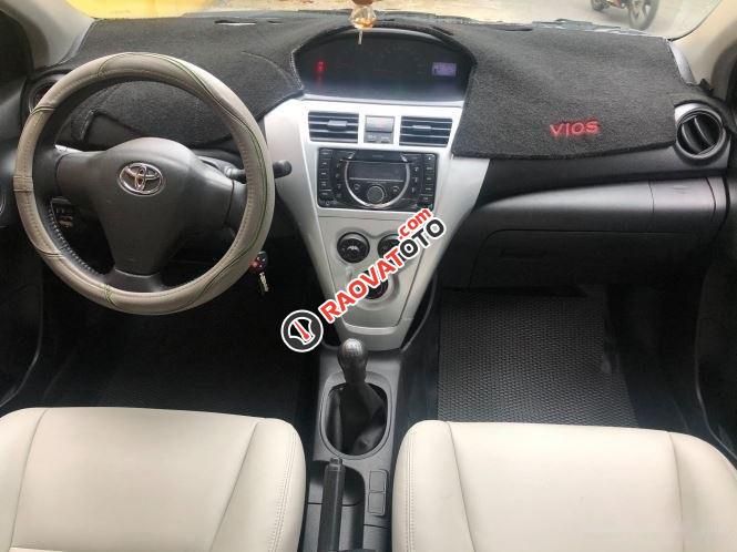 Bán Toyota Vios E sản xuất năm 2013, màu trắng chính chủ, giá 235tr-4