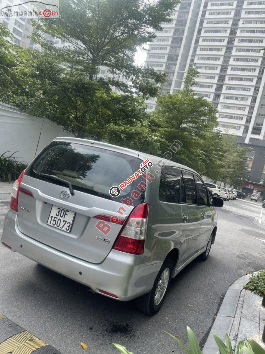 Bán xe Toyota Innova 2.0G 2014, màu bạc-3