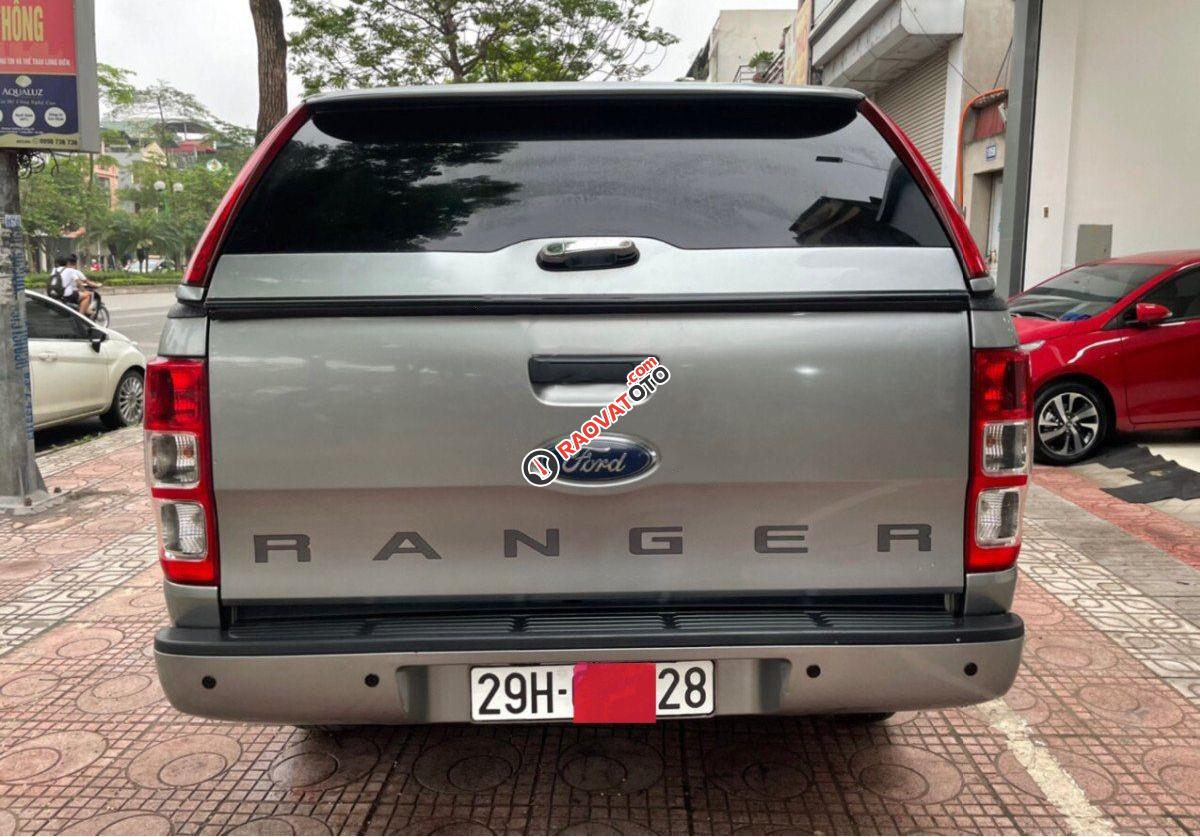 Bán xe Ford Ranger XLS 2.2L 4x2 AT sản xuất năm 2017, màu bạc, xe nhập, giá tốt-1