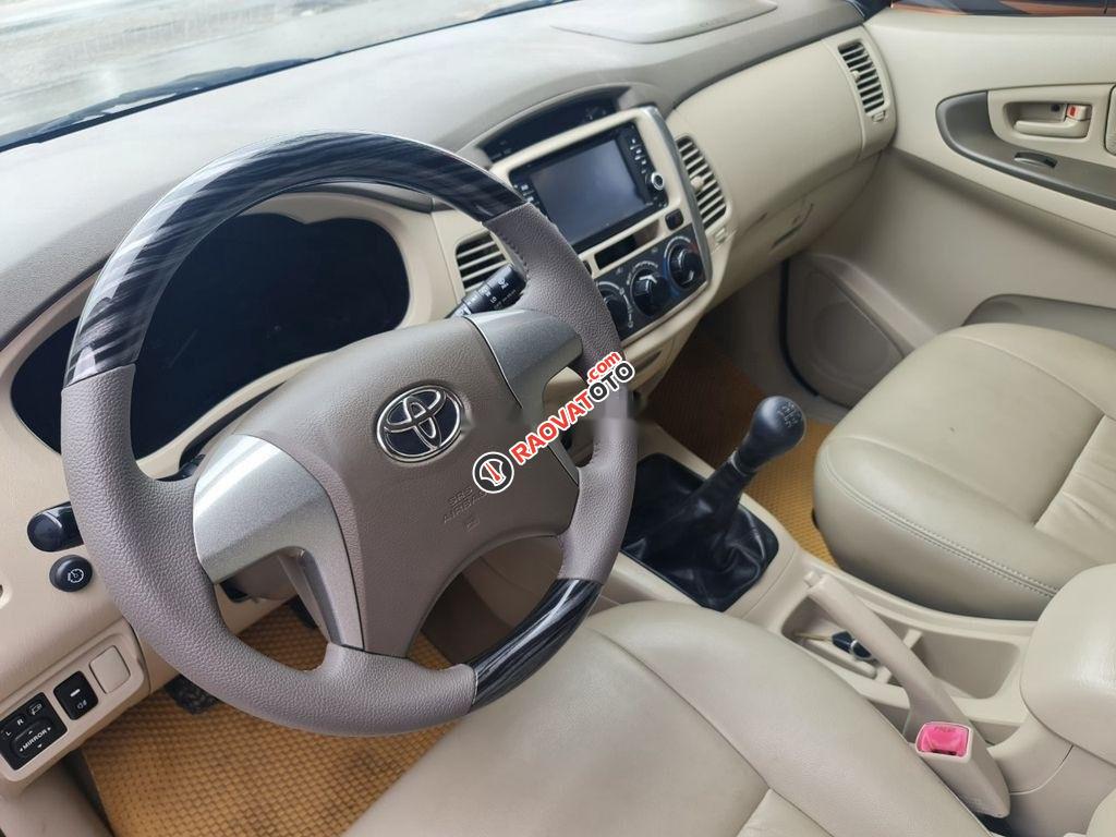 Bán Toyota Innova G 2016, màu bạc số sàn-8