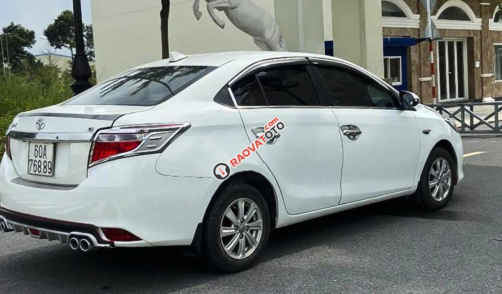 Cần bán Toyota Vios J đời 2014, màu trắng còn mới, giá tốt-0