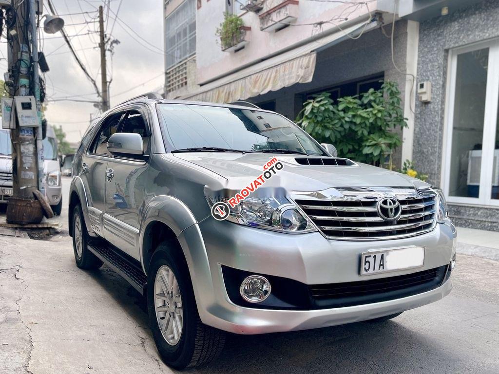 Bán Toyota Fortuner 2.5 G đời 2014, màu bạc xe gia đình, 600tr-10