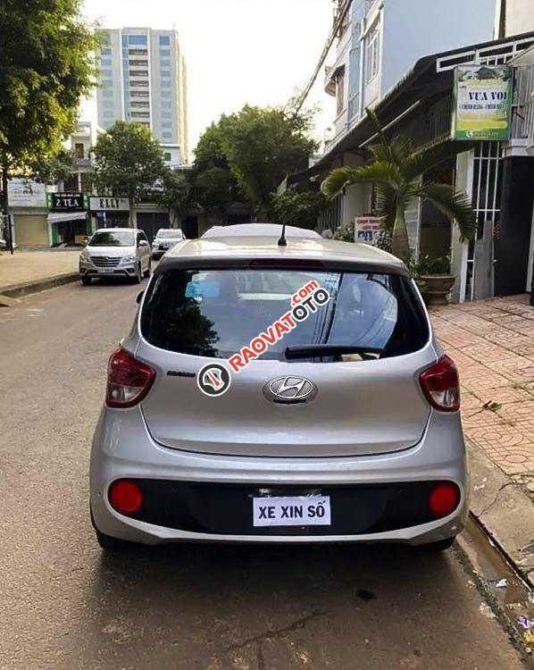 Bán Hyundai Grand i10 1.0 MT đời 2017, màu bạc còn mới-0