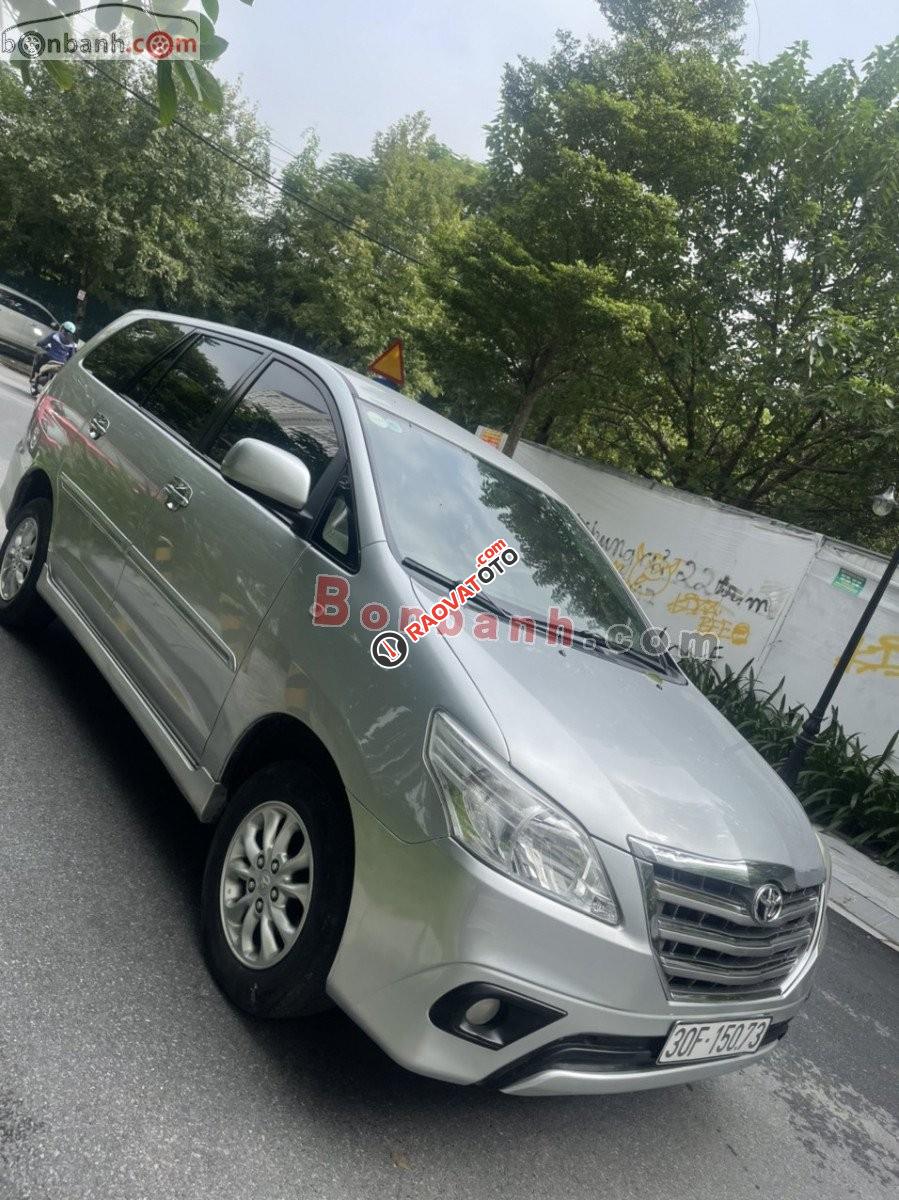 Bán xe Toyota Innova 2.0G 2014, màu bạc-1