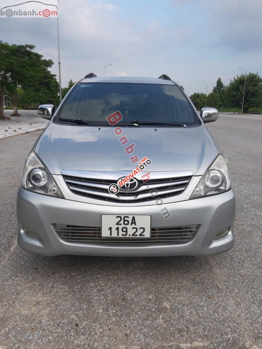 Bán xe Toyota Innova V đời 2011, màu bạc  -9