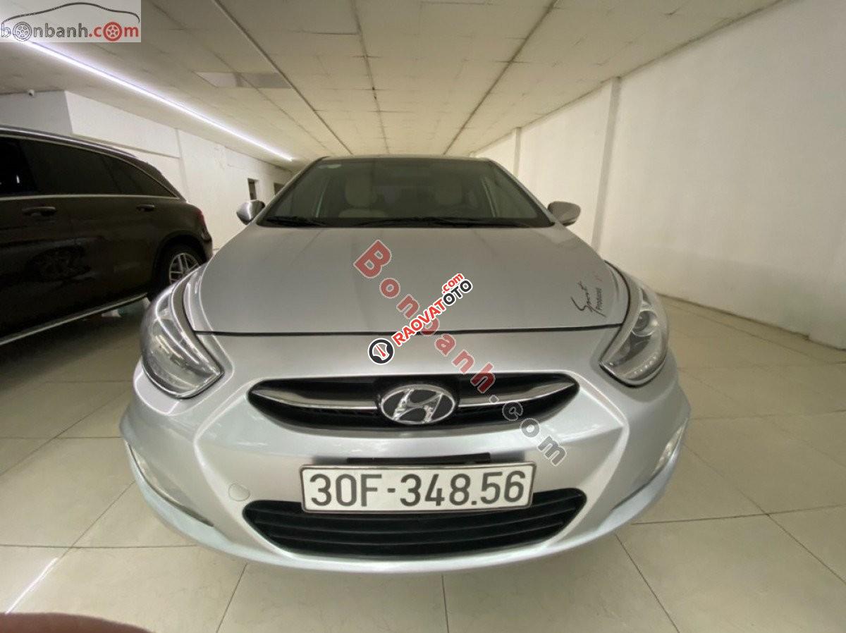 Cần bán lại xe Hyundai Accent 1.4 MT đời 2015, màu bạc, nhập khẩu số sàn, 325tr-0