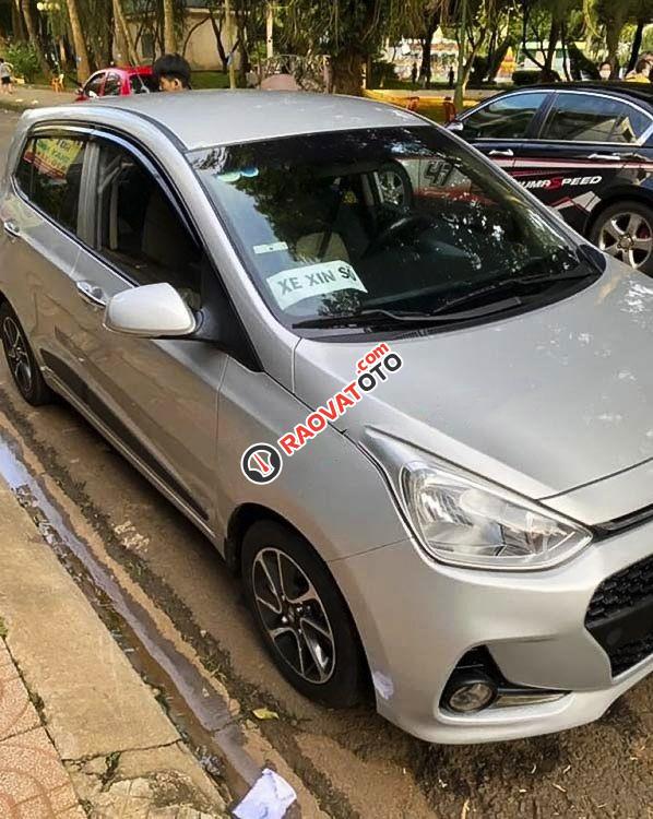 Bán Hyundai Grand i10 1.0 MT đời 2017, màu bạc còn mới-1