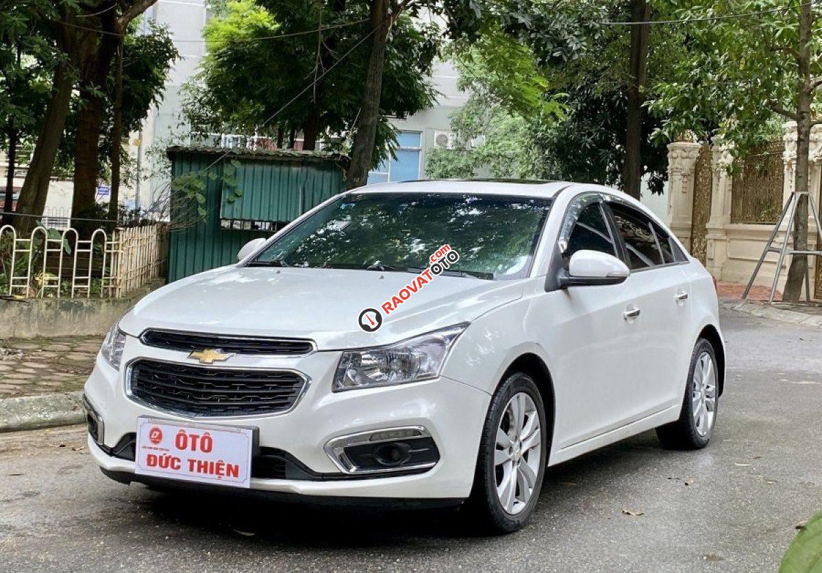 Cần bán xe Chevrolet Cruze LTZ 1.8 AT 2015, màu trắng còn mới-0