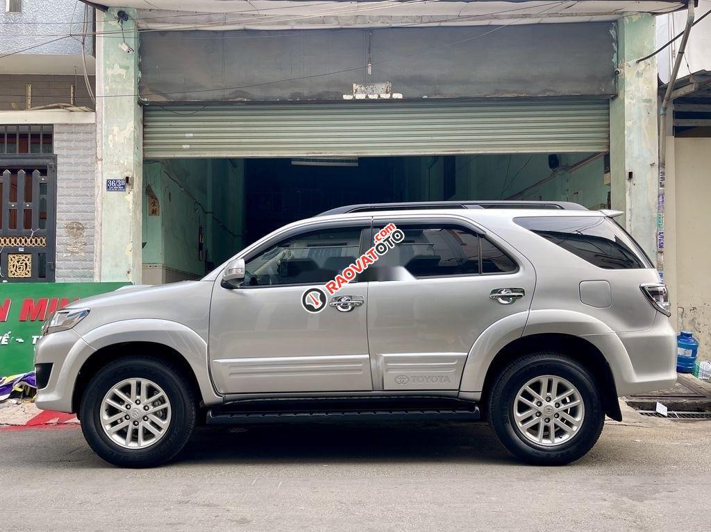 Bán Toyota Fortuner 2.5 G đời 2014, màu bạc xe gia đình, 600tr-0