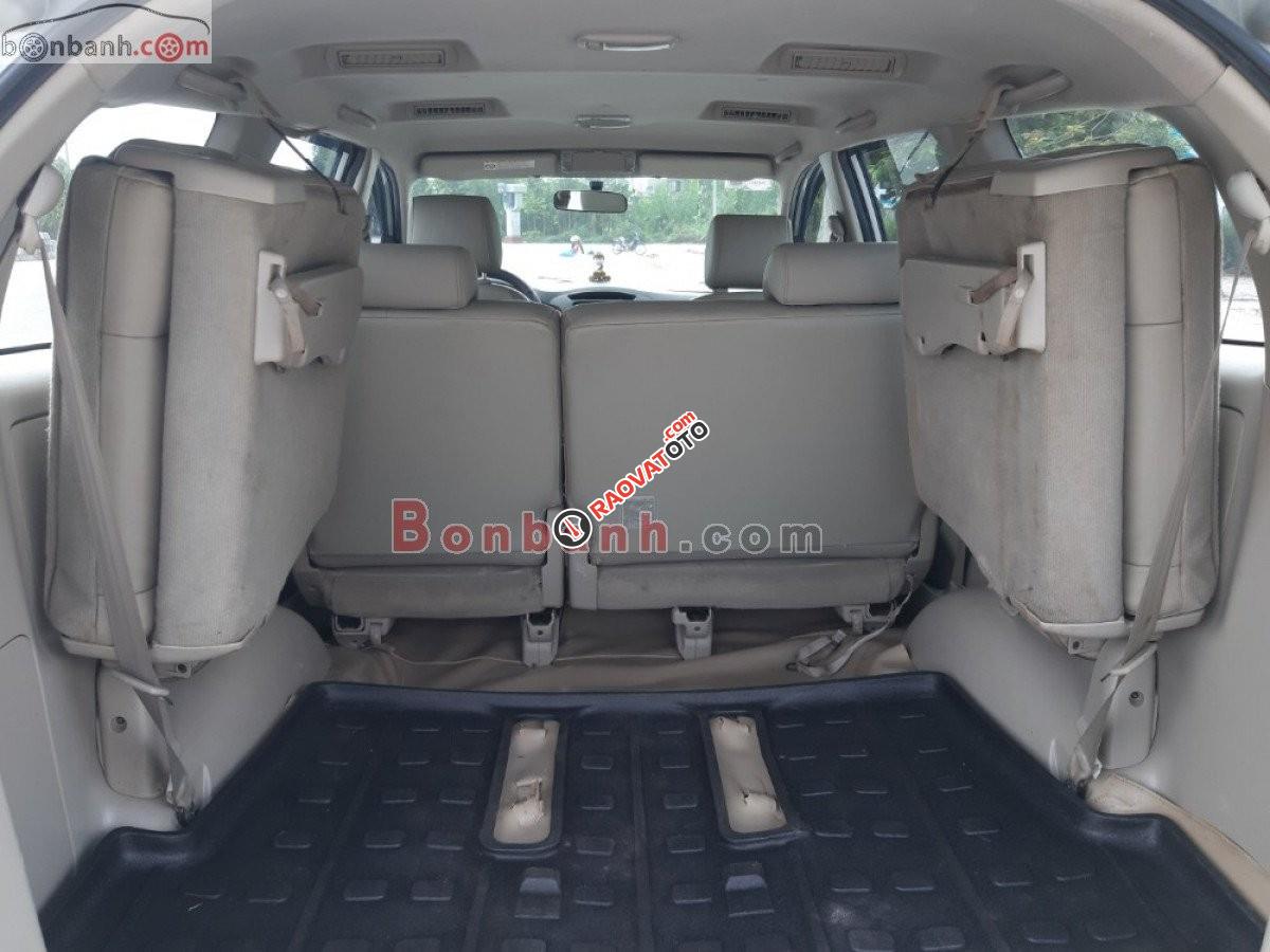 Bán xe Toyota Innova V đời 2011, màu bạc  -0