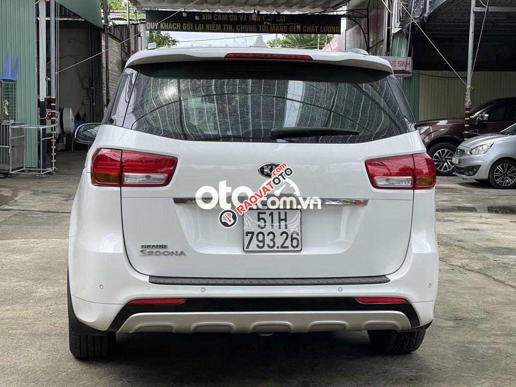 Bán xe Kia Sedona 3.3GATH năm 2016, màu trắng-6
