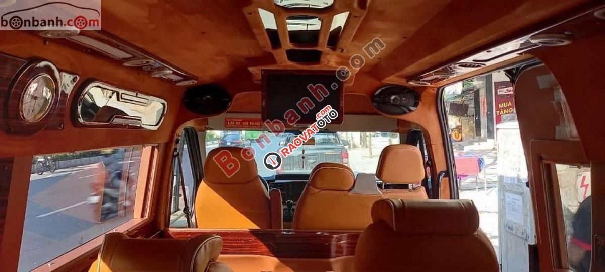 Cần bán xe Ford Transit Limousine đời 2017, màu đen-2