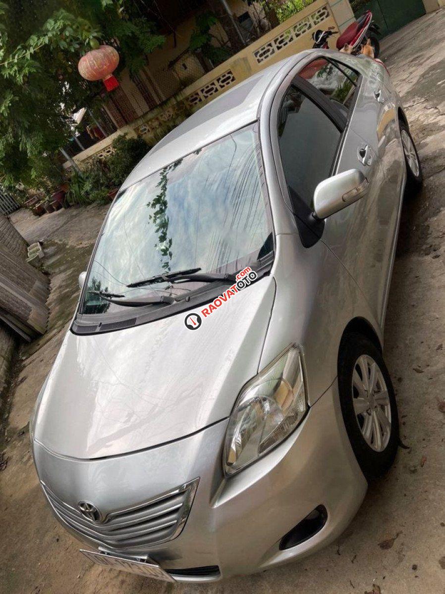 Bán xe Toyota Vios MT năm 2011, màu bạc còn mới-1