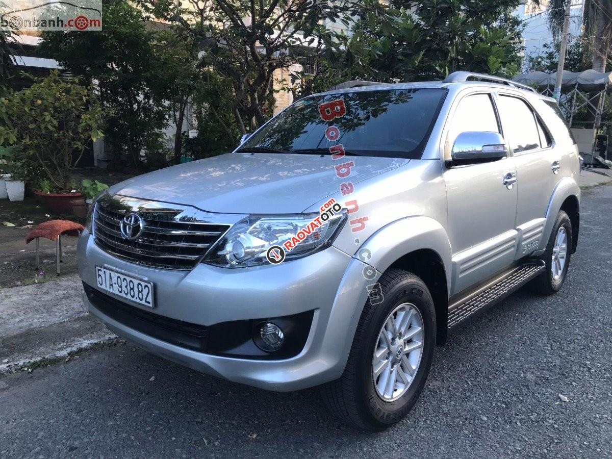 Bán Toyota Fortuner 2.7V 4x2 AT đời 2014, màu bạc  -1