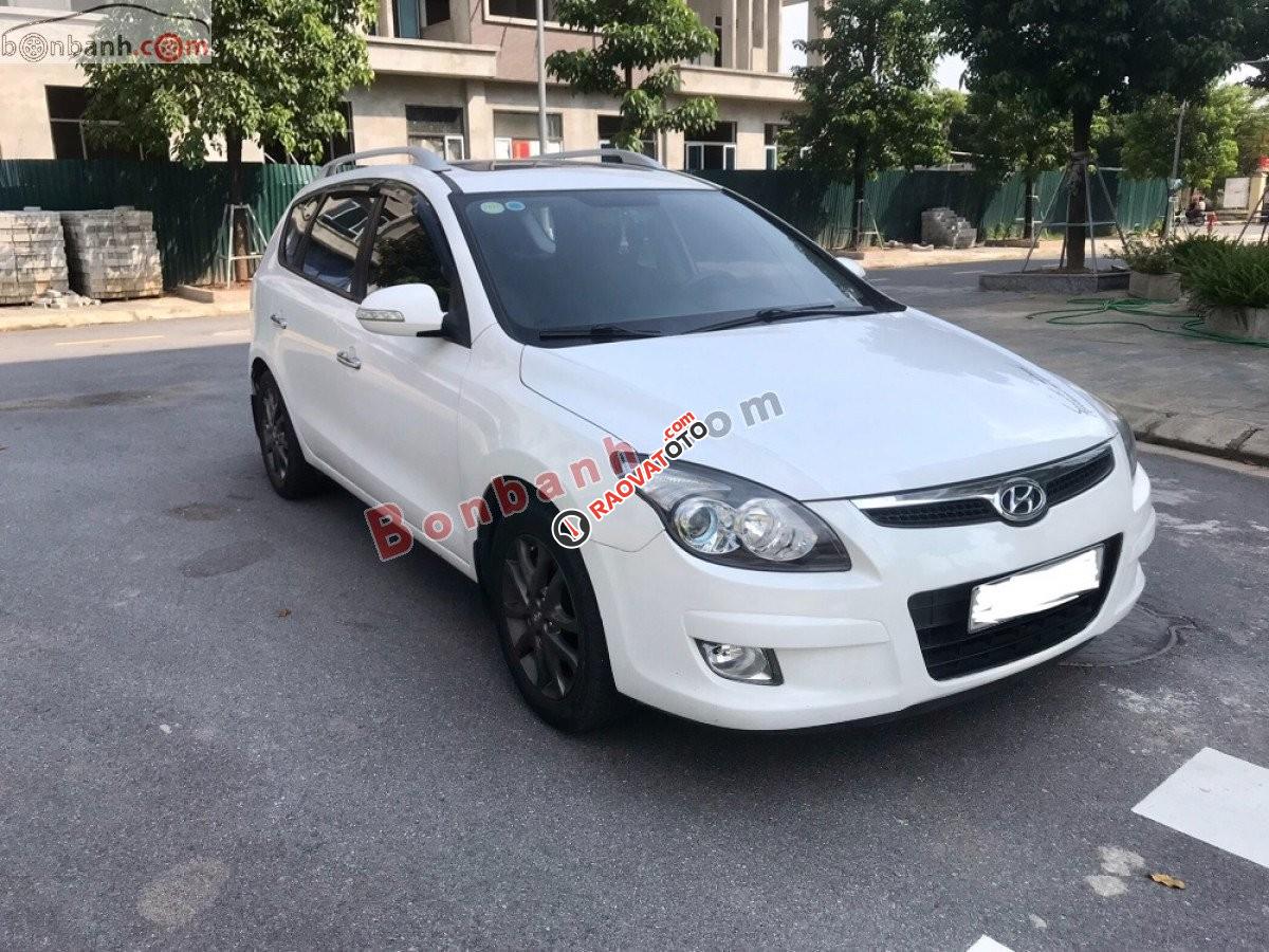 Cần bán lại xe Hyundai i30 CW 1.6 AT sản xuất 2011, màu trắng, nhập khẩu số tự động-1