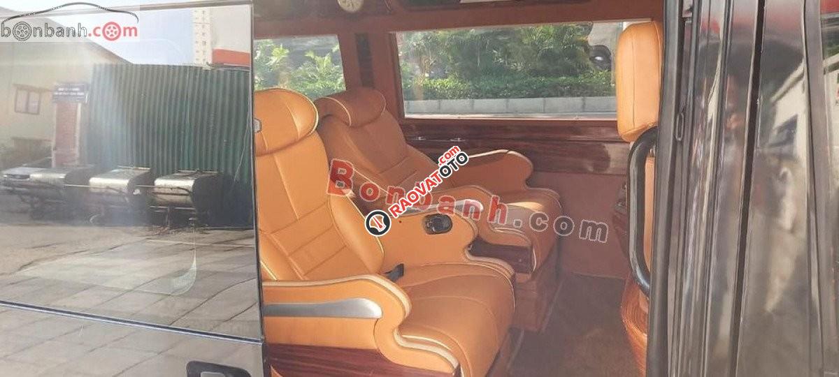 Cần bán xe Ford Transit Limousine đời 2017, màu đen-3