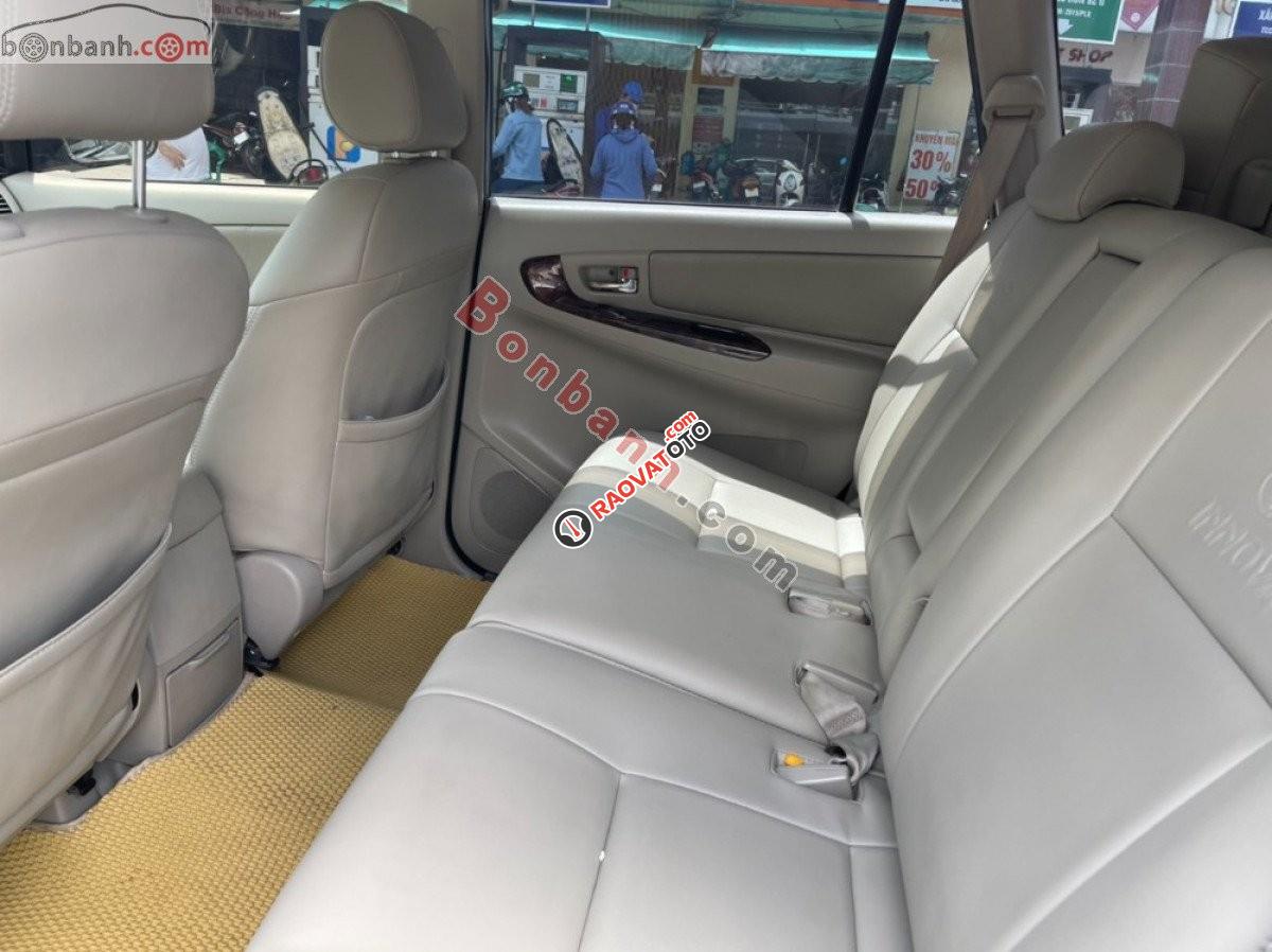 Bán ô tô Toyota Innova 2.0G năm sản xuất 2014, màu bạc, giá 520tr-3