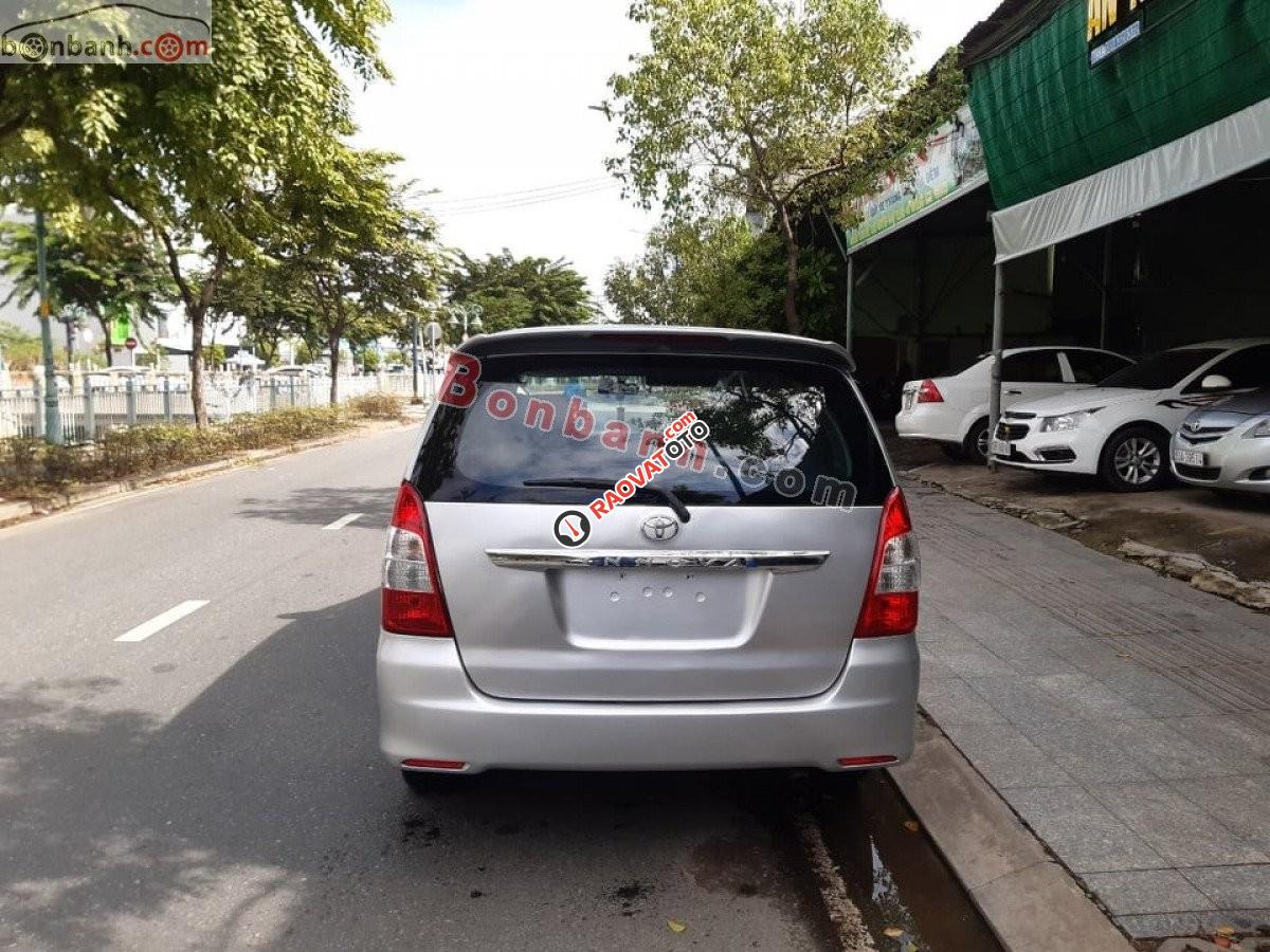 Bán xe Toyota Innova E sản xuất 2012, màu bạc-1