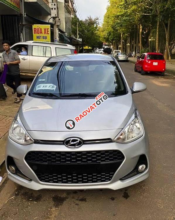 Bán Hyundai Grand i10 1.0 MT đời 2017, màu bạc còn mới-4