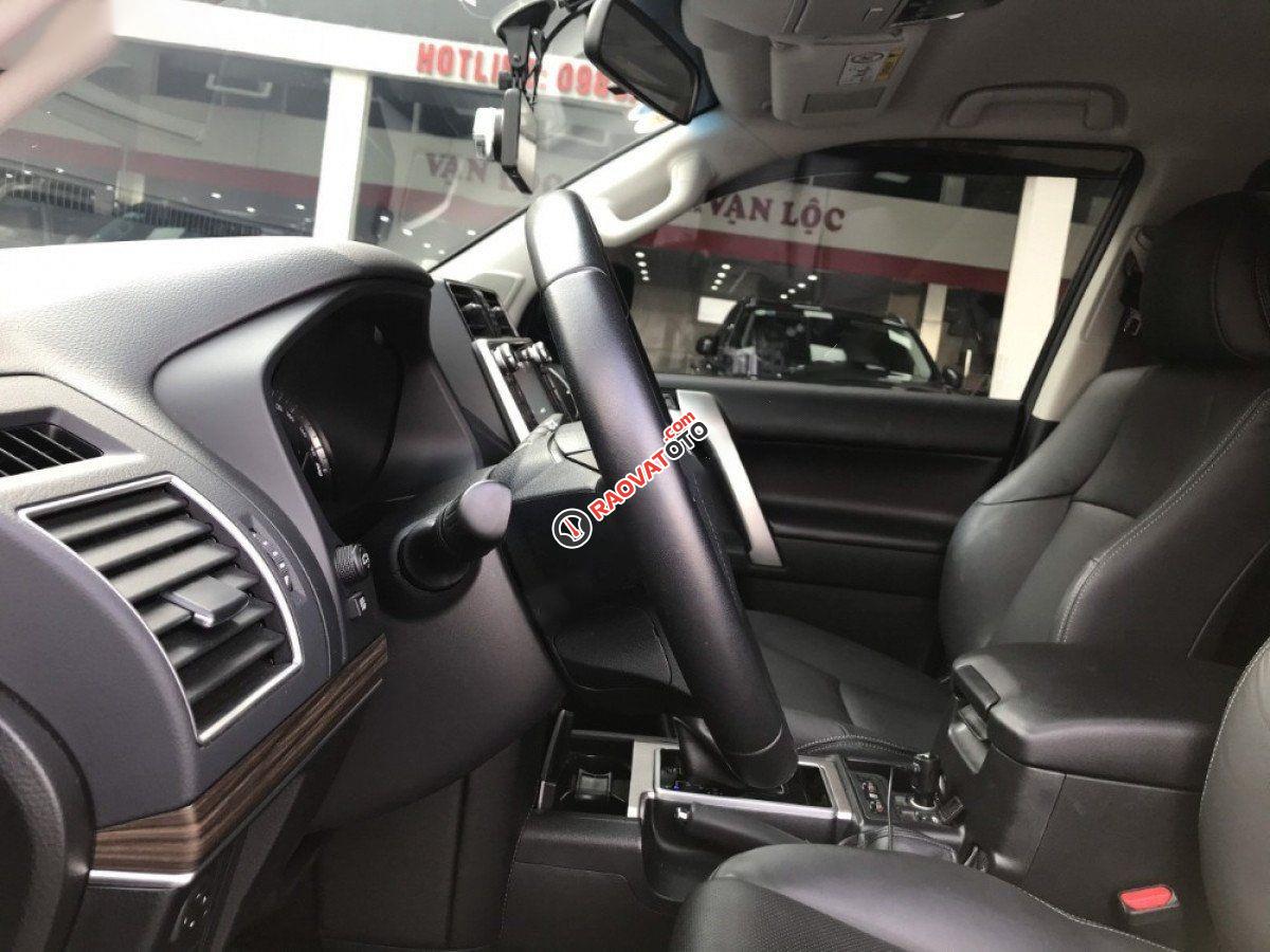 Xe Toyota Prado VX 2.7L năm sản xuất 2019, màu đen, nhập khẩu -2