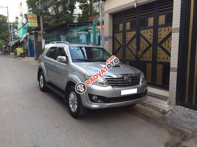 Bán Toyota Fortuner 2.7V năm sản xuất 2014, màu bạc chính chủ giá cạnh tranh-6