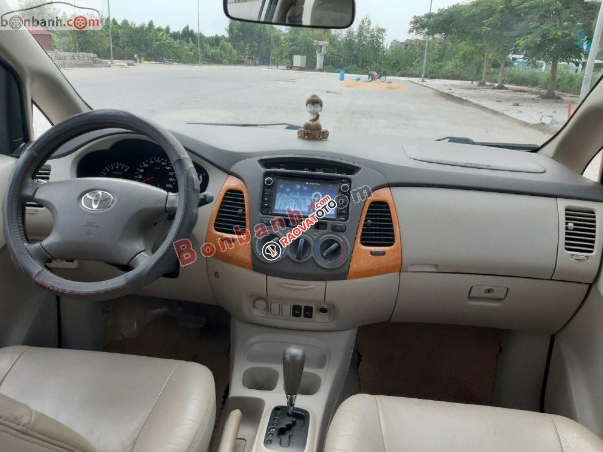 Bán xe Toyota Innova V đời 2011, màu bạc  -2