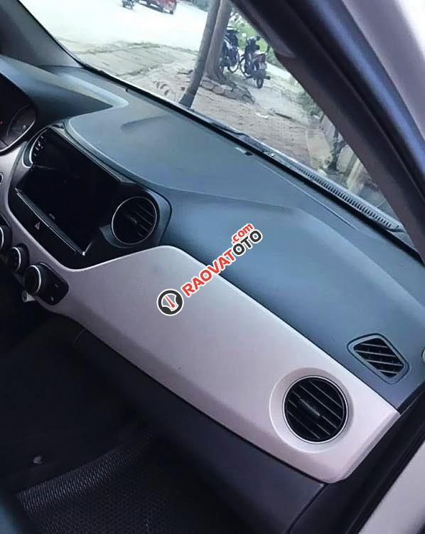 Cần bán lại xe Hyundai Grand i10 1.0 MT đời 2017, màu bạc, nhập khẩu nguyên chiếc số sàn-0