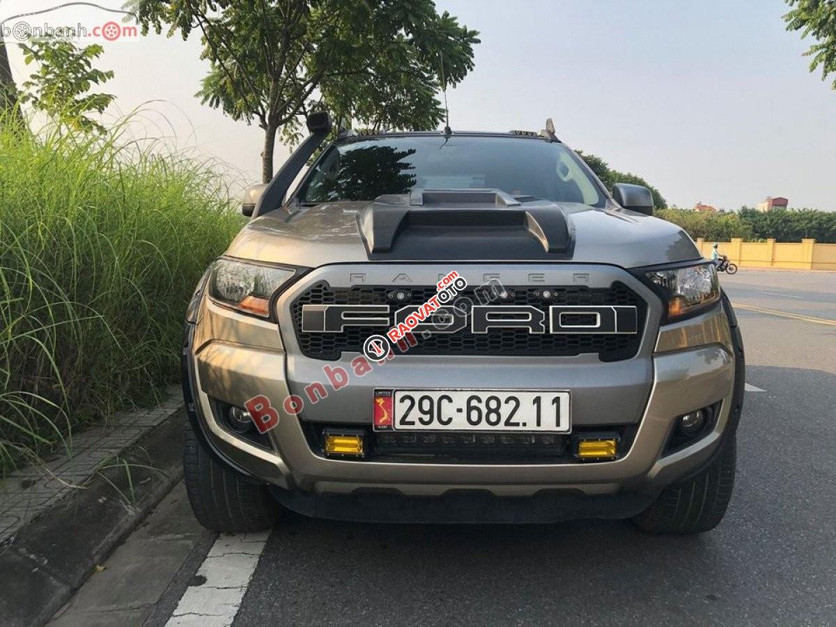 Cần bán lại xe Ford Ranger XLS 2.2L 4x2 AT 2017, màu vàng -0