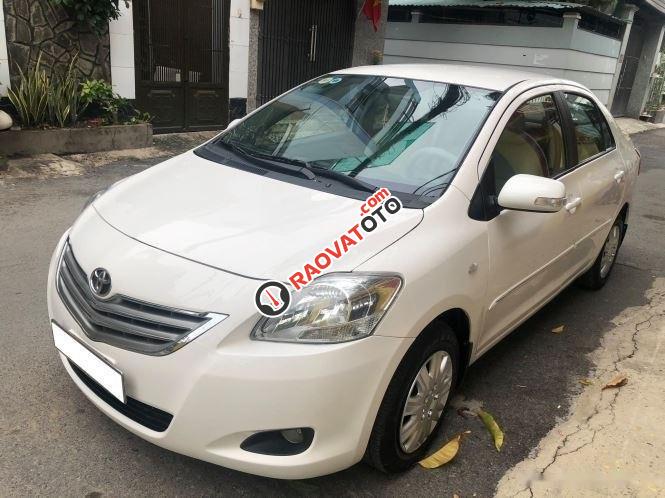 Bán Toyota Vios E sản xuất năm 2013, màu trắng chính chủ, giá 235tr-9