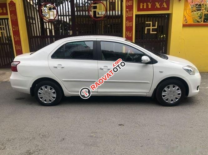 Bán Toyota Vios E sản xuất năm 2013, màu trắng chính chủ, giá 235tr-8