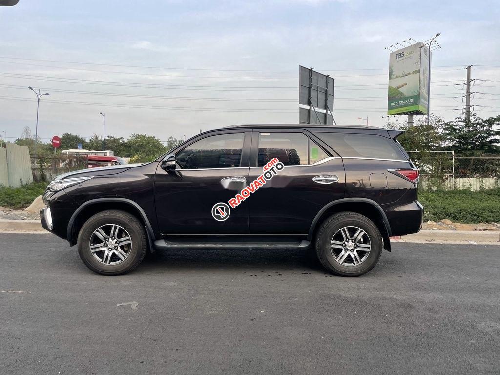 Cần bán xe Toyota Fortuner 2.7V đời 2017, màu đen, xe nhập, 940 triệu-1