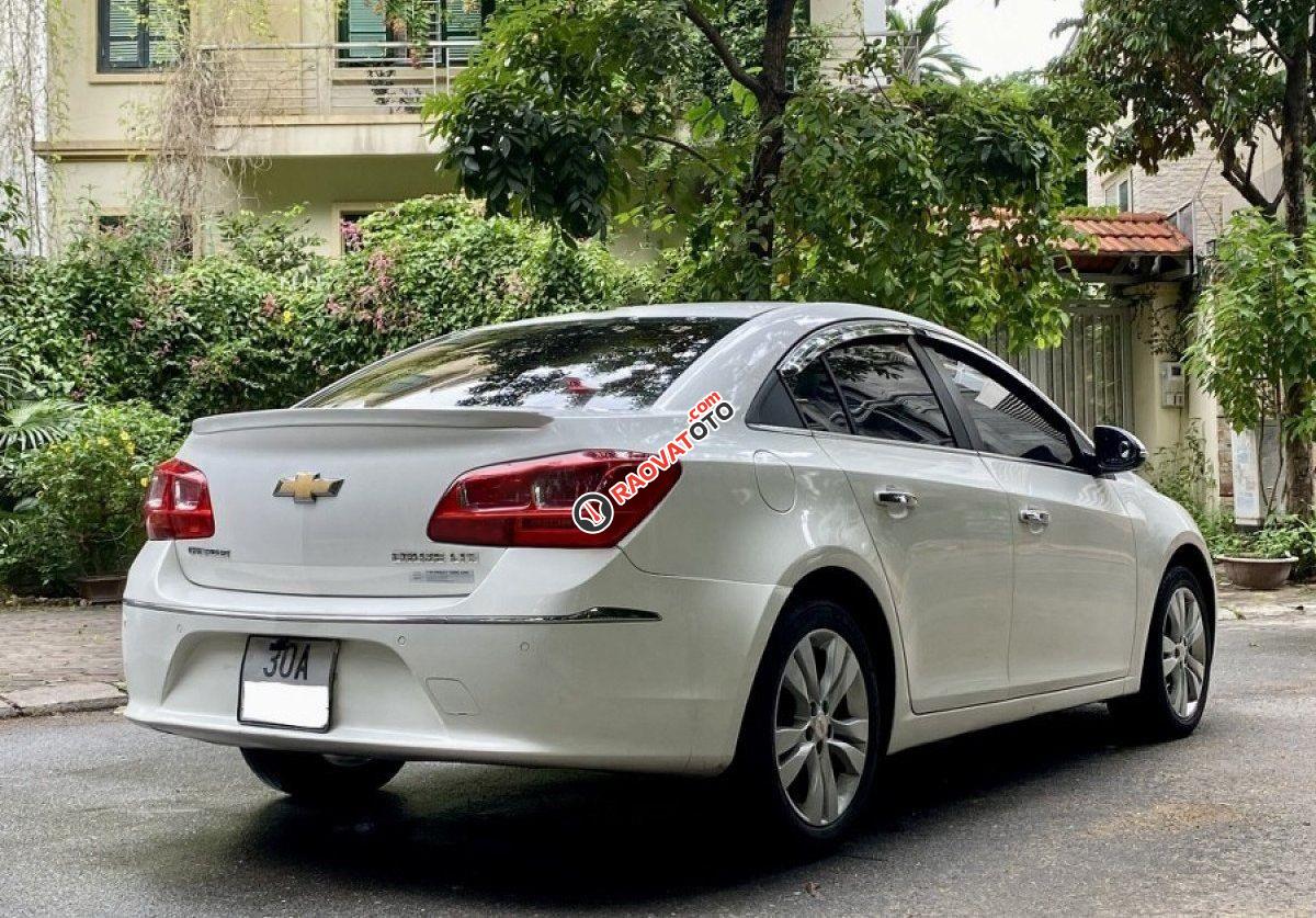Cần bán xe Chevrolet Cruze LTZ 1.8 AT 2015, màu trắng còn mới-3