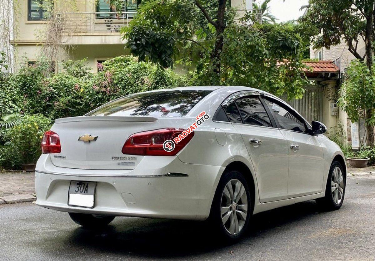 Cần bán xe Chevrolet Cruze LTZ 1.8 AT 2015, màu trắng còn mới-1