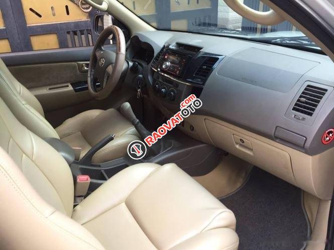 Bán Toyota Fortuner 2.7V năm sản xuất 2014, màu bạc chính chủ giá cạnh tranh-1