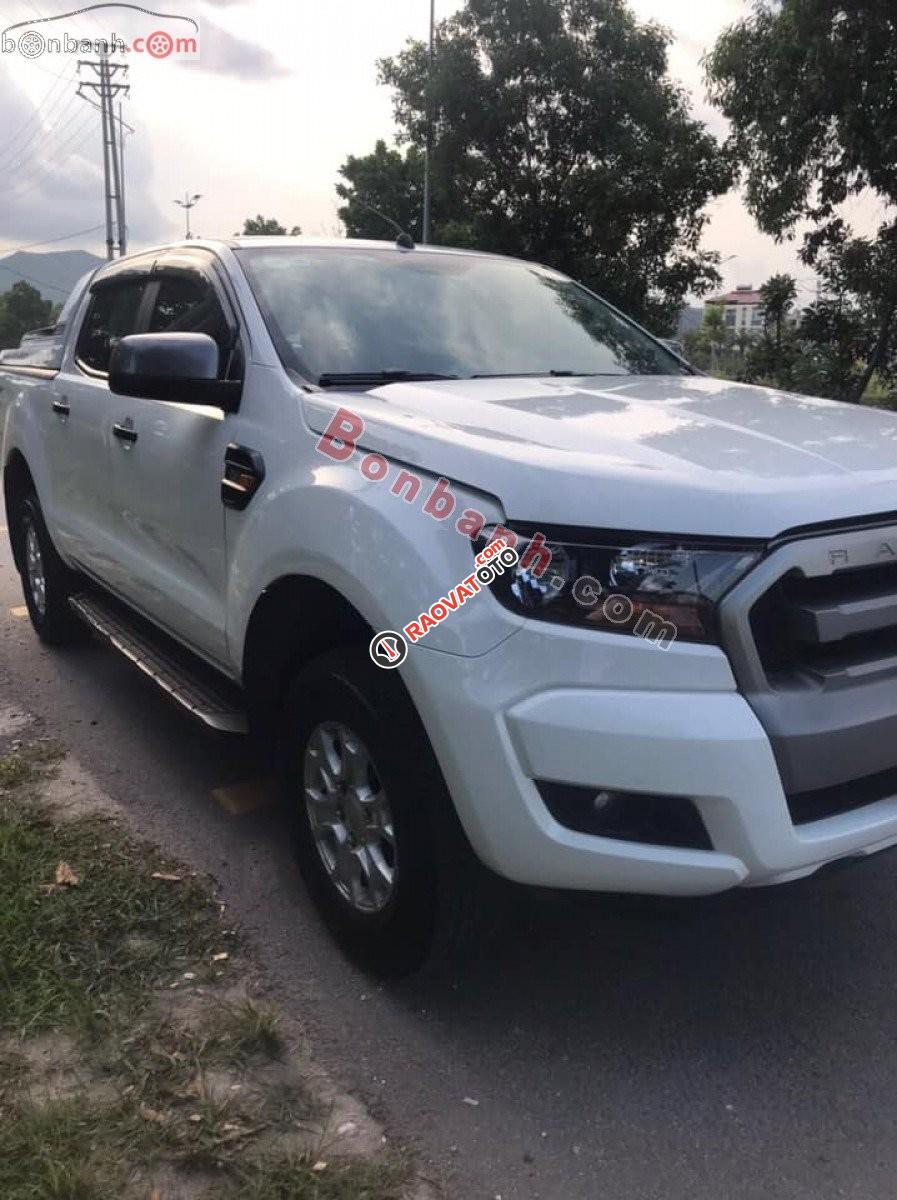 Bán Ford Ranger XLS 2.2L 4x2 AT năm sản xuất 2017, màu trắng -1